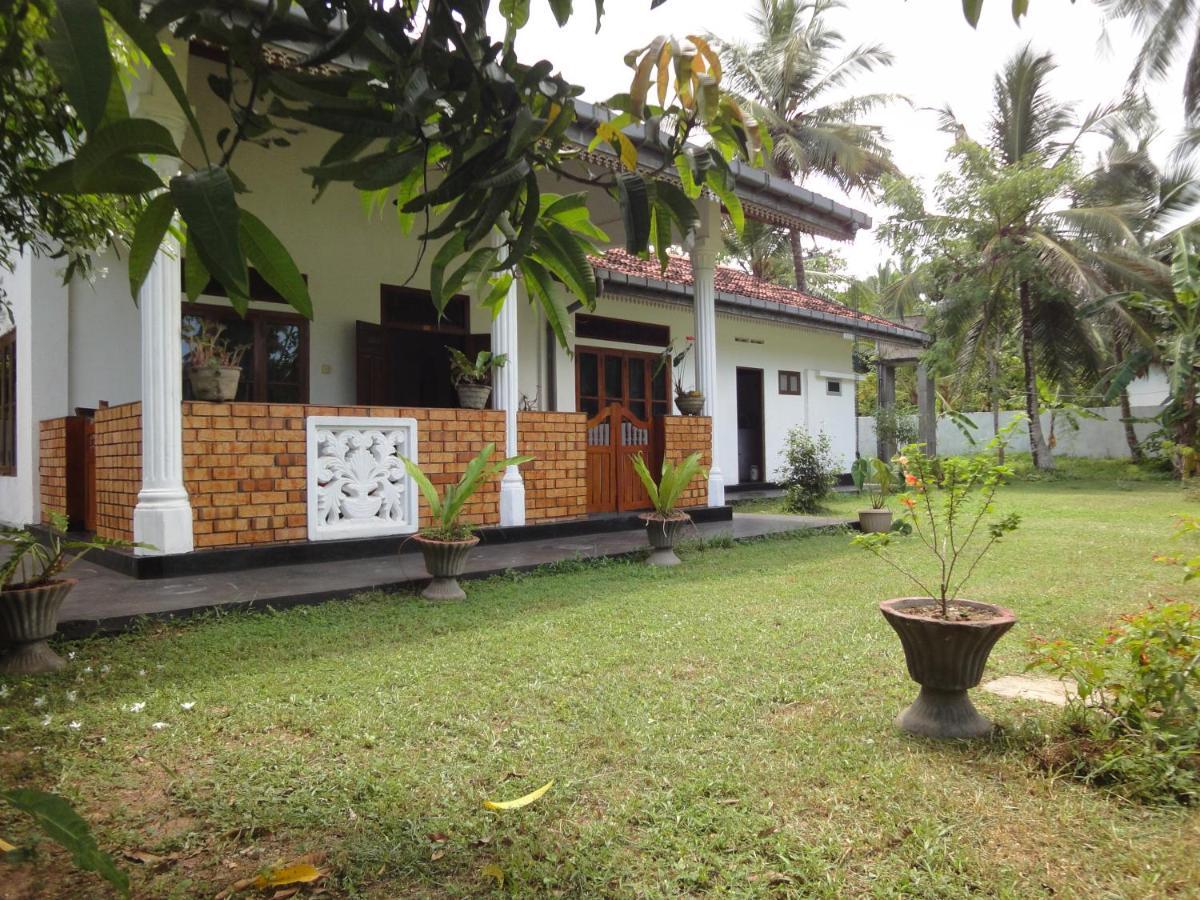 La Breeze Villa Hikkaduwa Exterior foto
